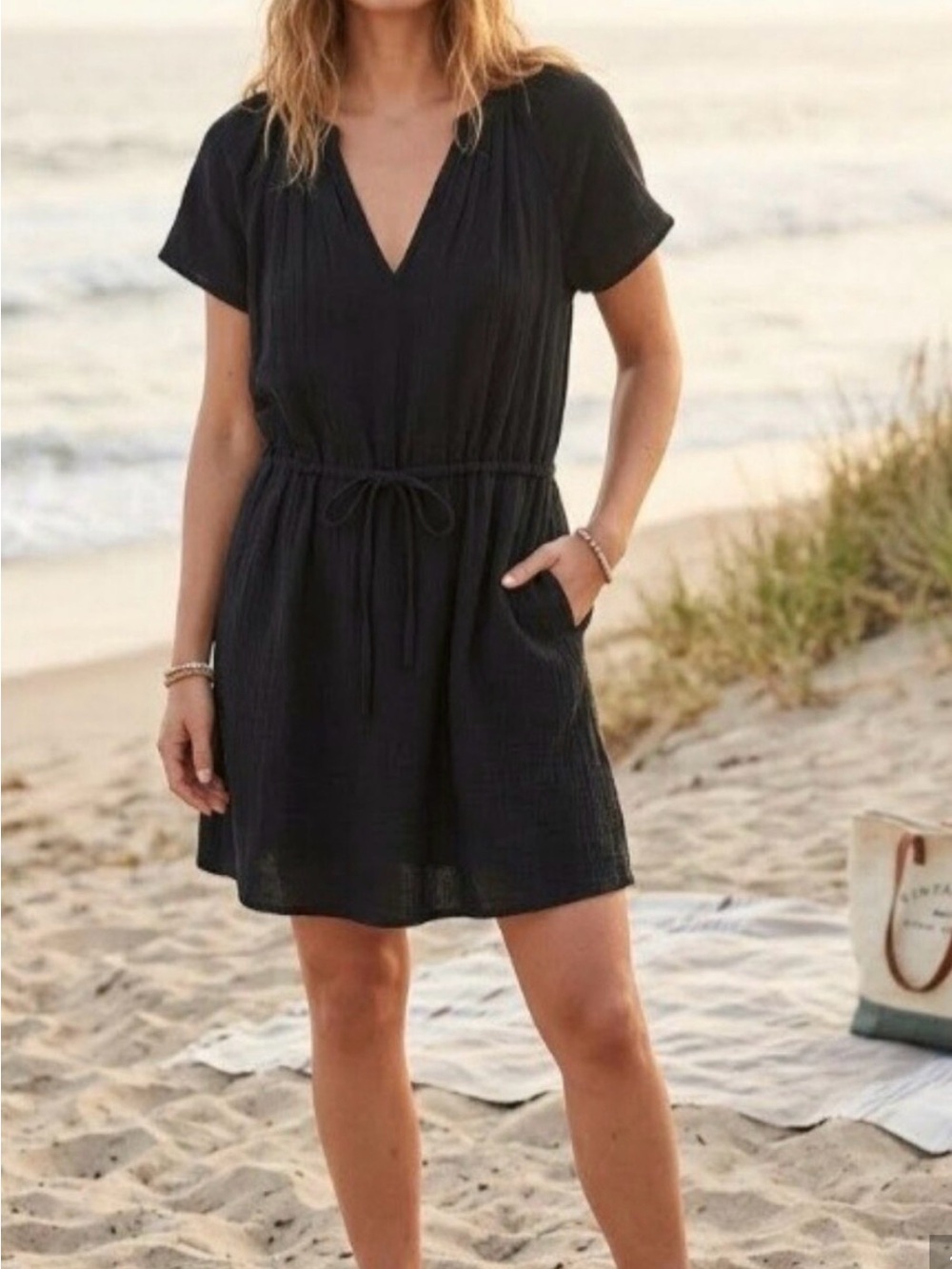 NWT GAP Black Lightweight Short Sleeve Dress with Drawstring Waist. Size Large